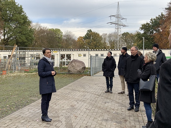 Senatorin für Kinder und Bildung Claudia Bogedan spricht auf dem Richtfest der KiTa Helsinkistraße