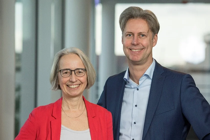 Auf dem Bild sind die technische Geschäftsführerin Frau Uta Kummer und der kaufmännische Geschäftsführer Herr Thomas Börsch zu sehen