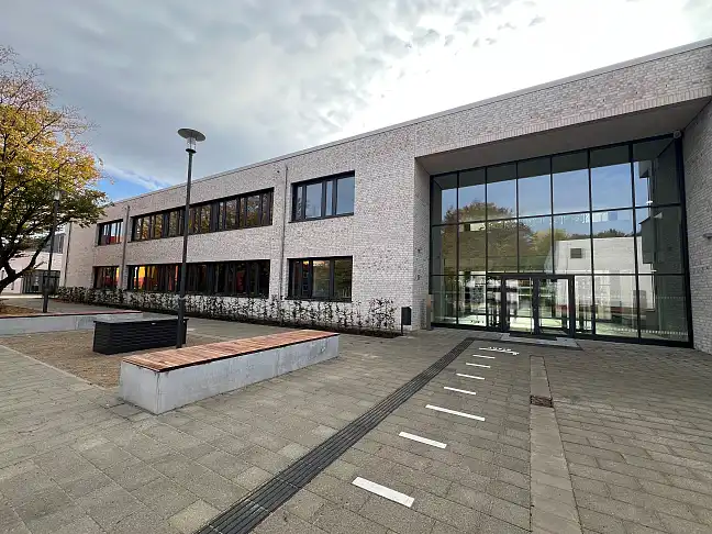 Eines der Bauteile - neben der Turnhalle, der Oberschule Wilhelm Kaisen und des Gemeinschaftshauses (Mensa) - ist die Grundschule Helene Kaisen